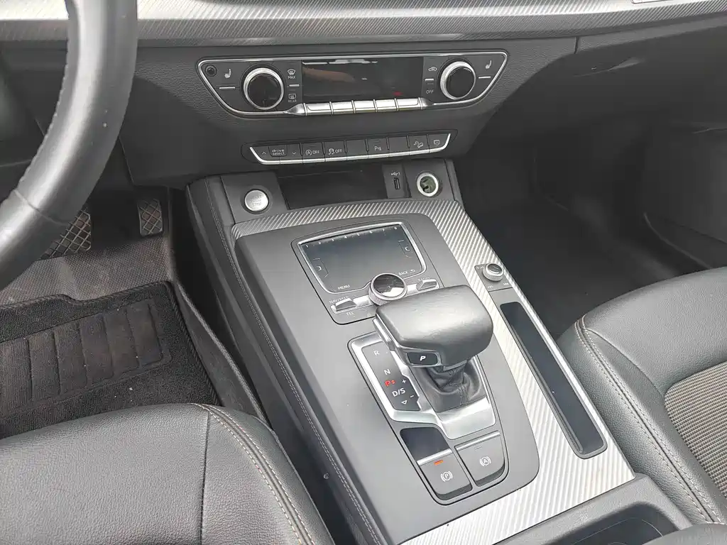 Audi Q5L 2018 — фото 18