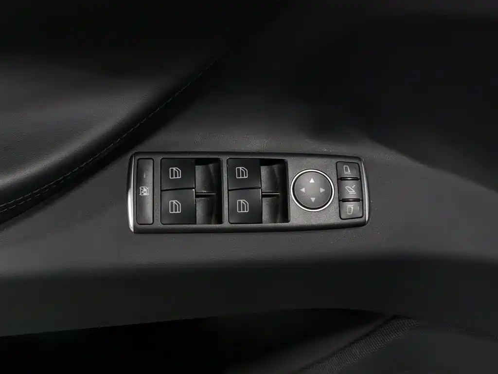 Tesla Model X 2017 — фото 9