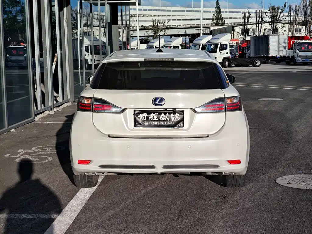 Lexus CT 2012 — фото 10