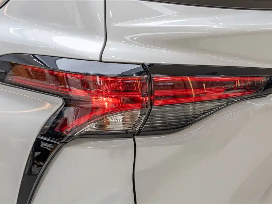 Toyota Sienna 2022 — фото 14
