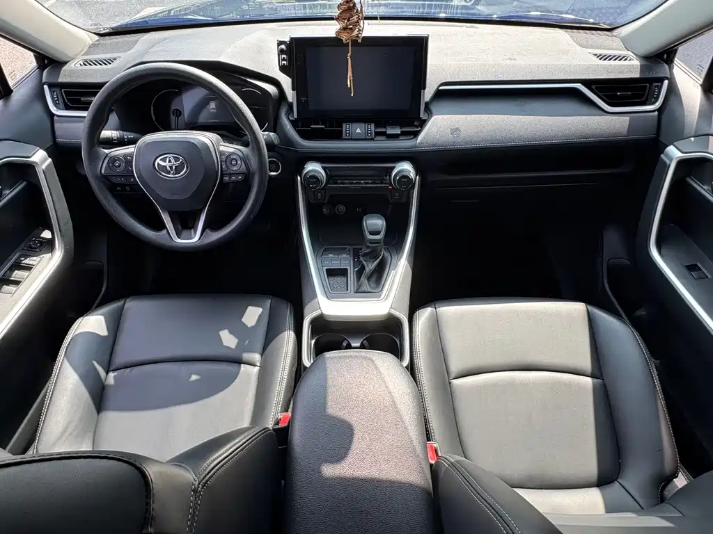 Toyota RAV4 2022 — фото 18