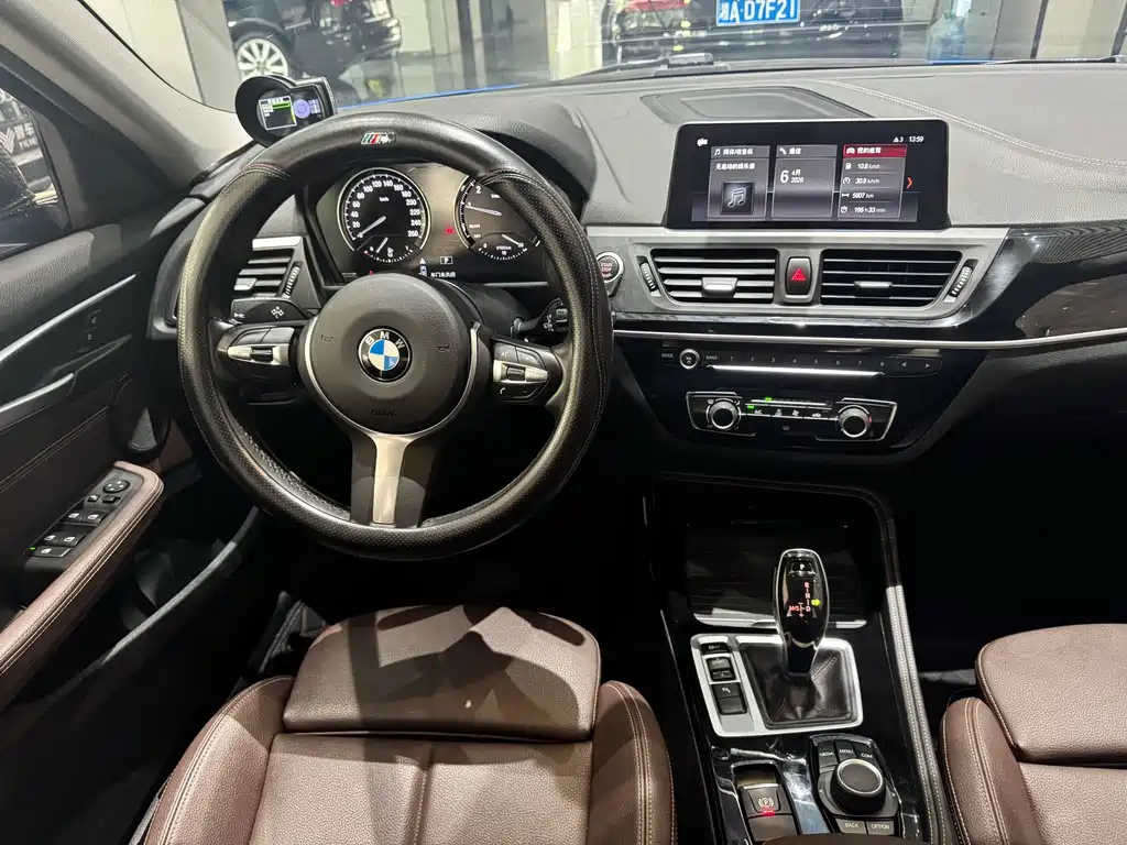 BMW 1 Series 2020 — фото 12