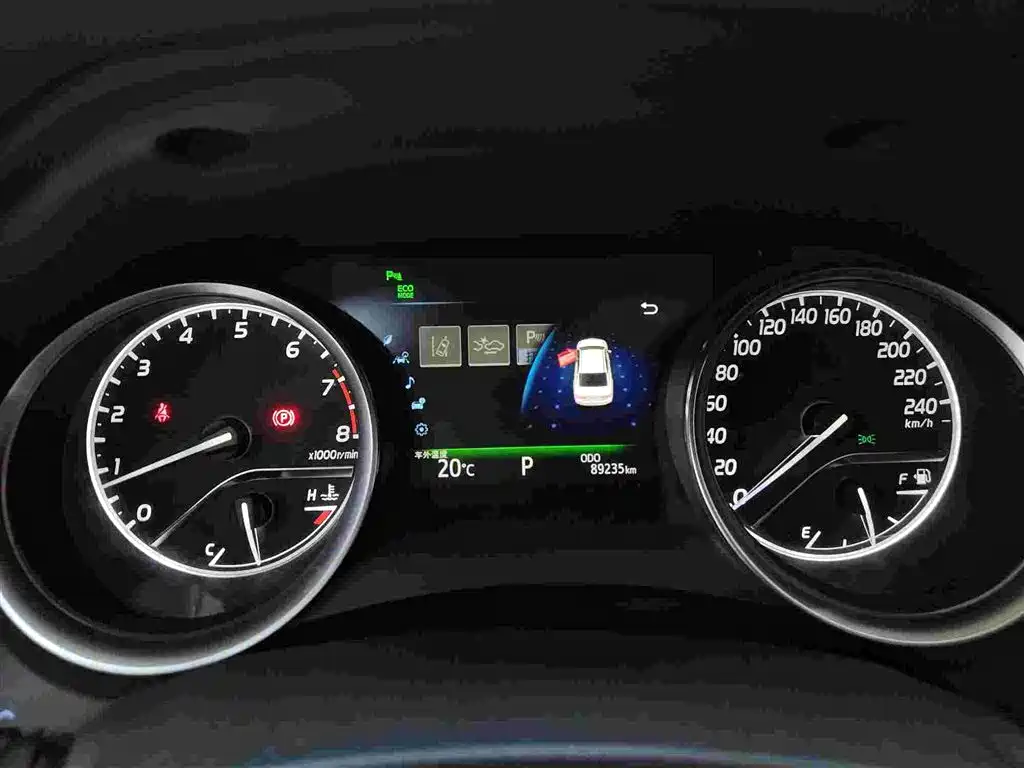 Toyota Camry 2018 — фото 18