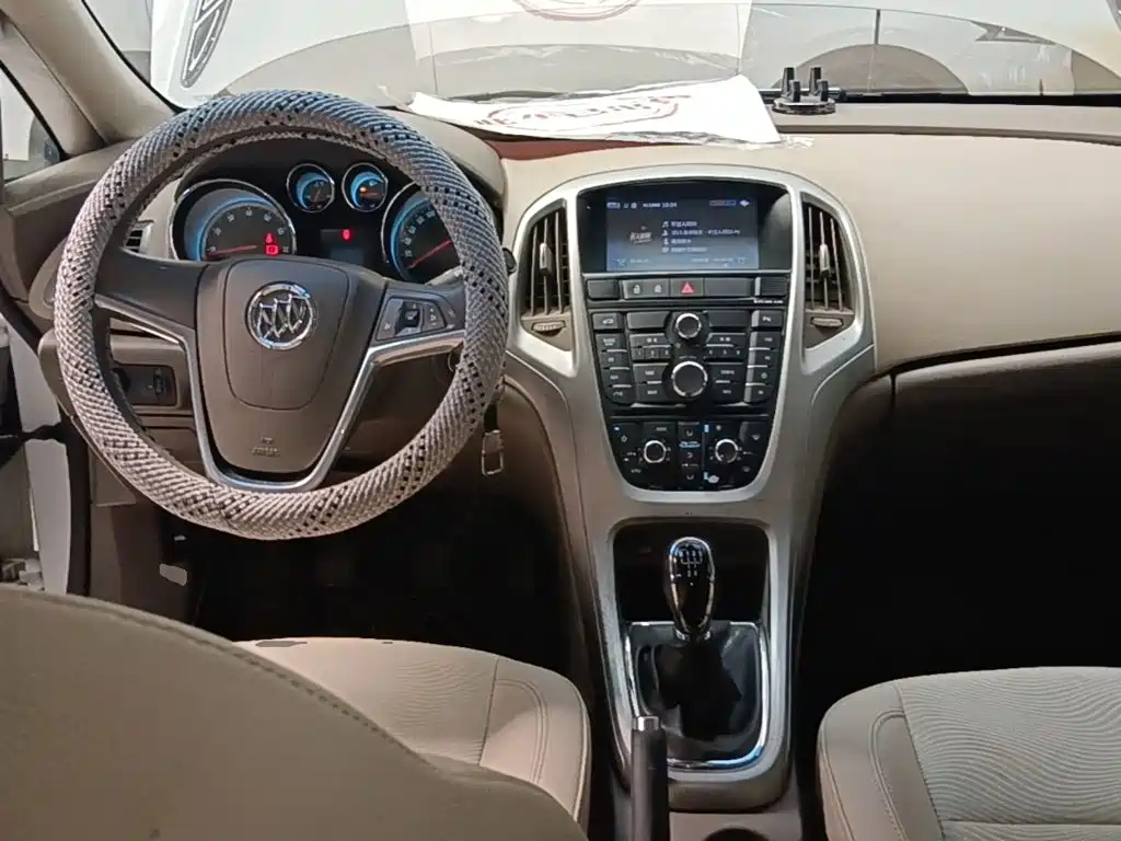 Buick Excelle 2015 — фото 10