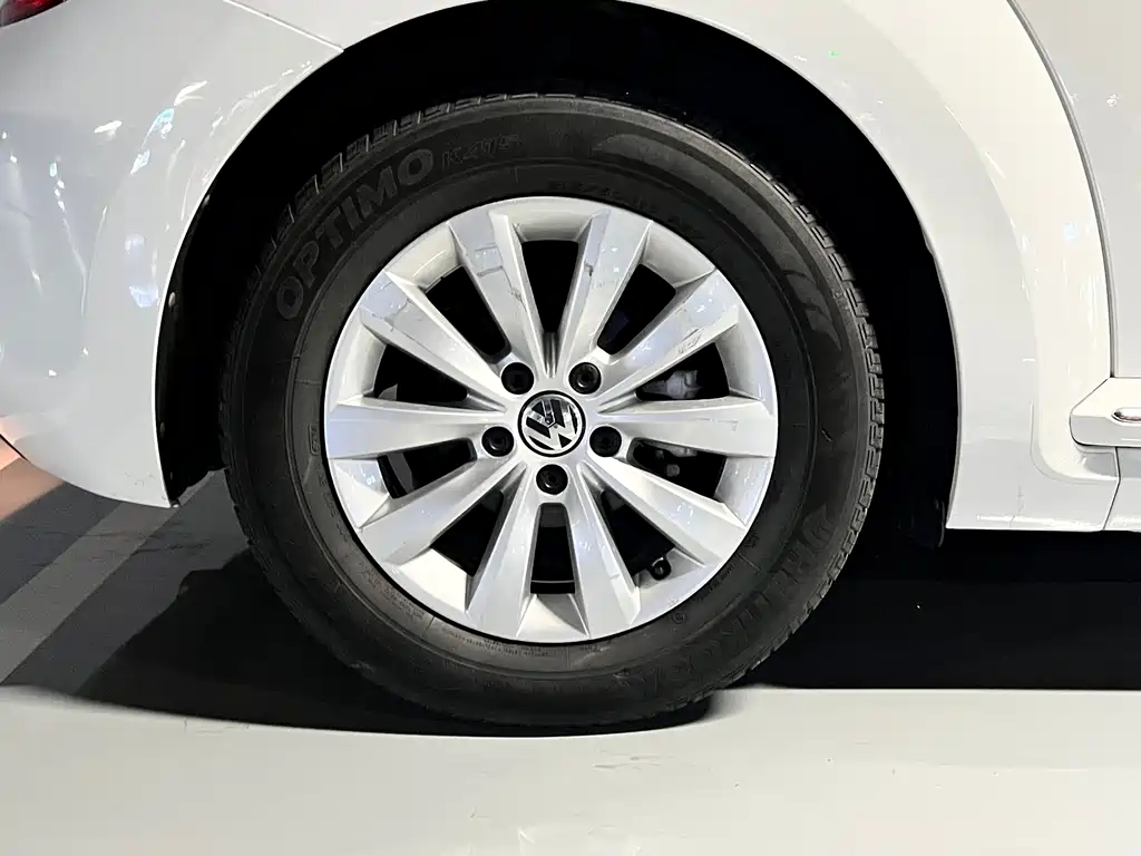 Volkswagen Beetle 2015 — фото 18
