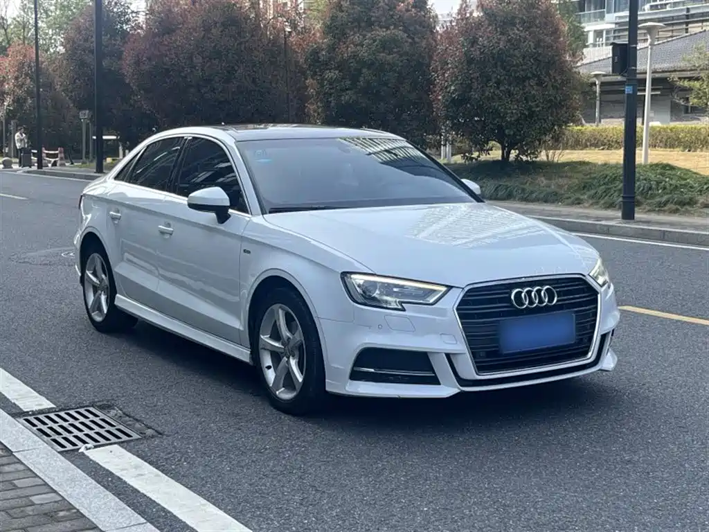 Audi A3 2018 — фото 4