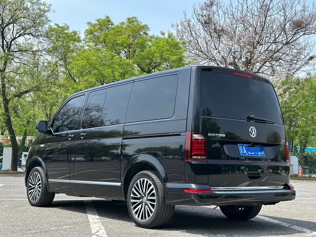 Volkswagen Multivan 2018 — фото 20