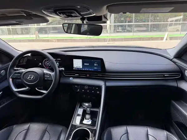 Hyundai Elantra 2022