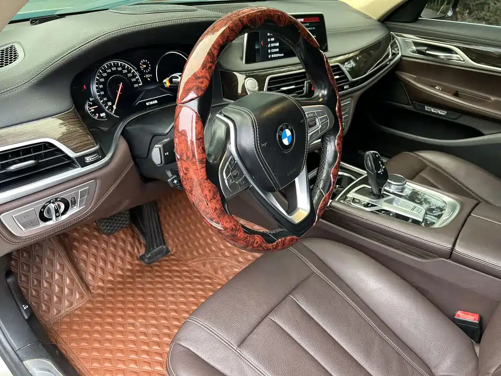 BMW 7 Series 2018 — фото 5