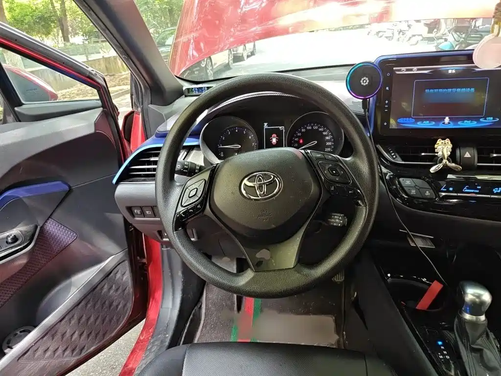 Toyota C-HR 2019 — фото 3