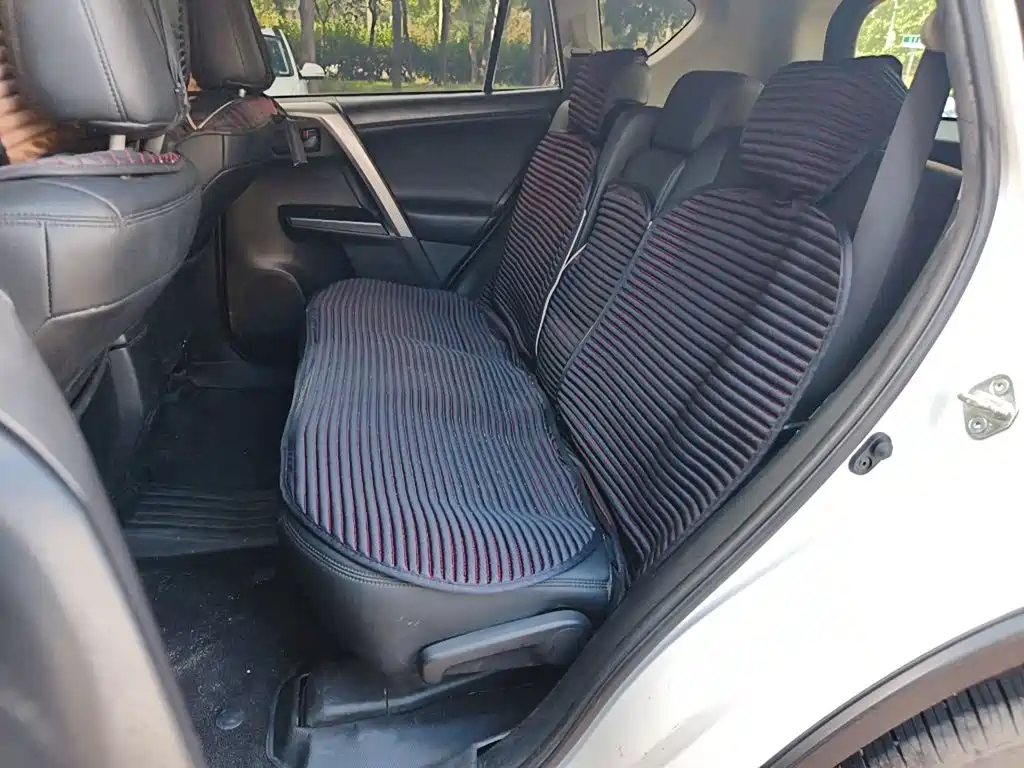 Toyota RAV4 2018 — фото 15
