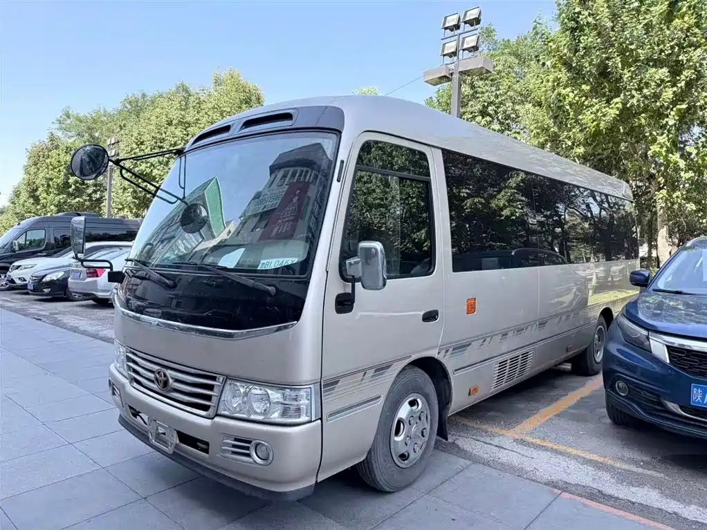 Toyota Coaster 2017 — фото 1