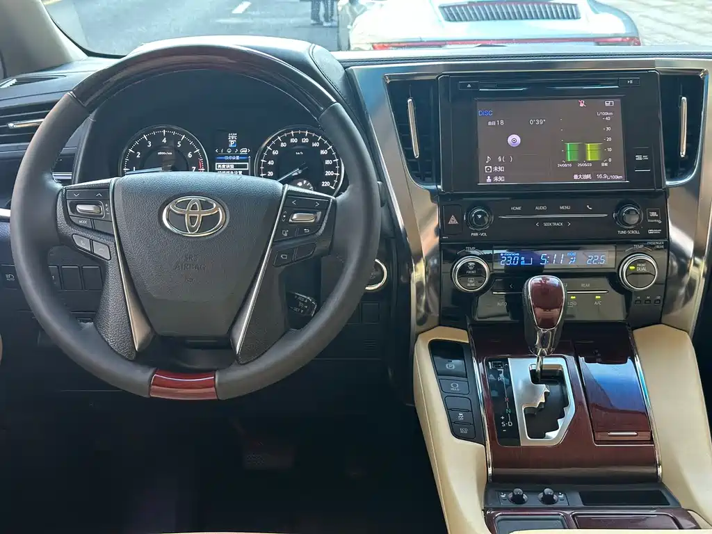 Toyota Alphard 2016 — фото 11