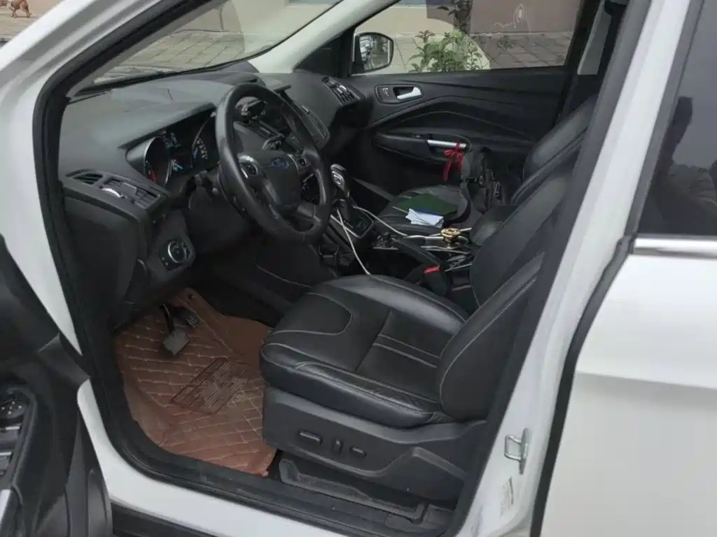 Ford Kuga 2015 — фото 8