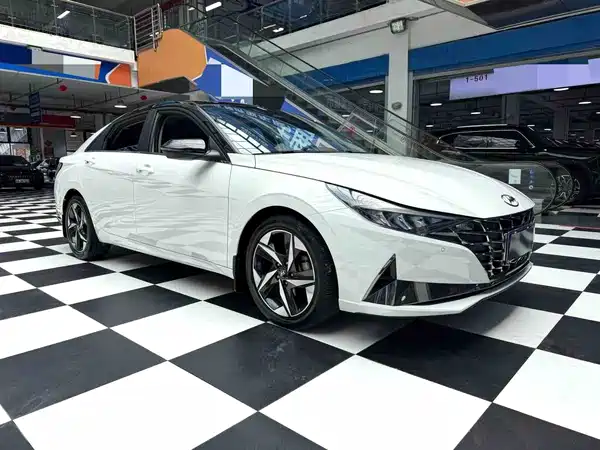 Hyundai Elantra 2022