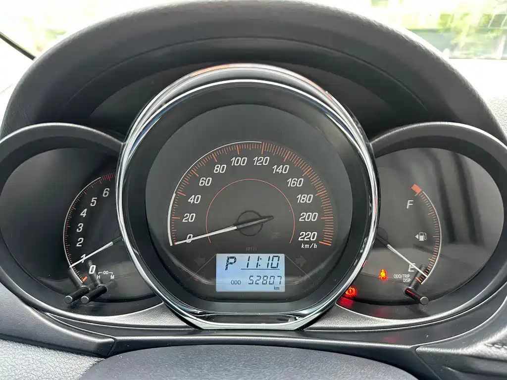 Toyota Yaris L 2021 — фото 12