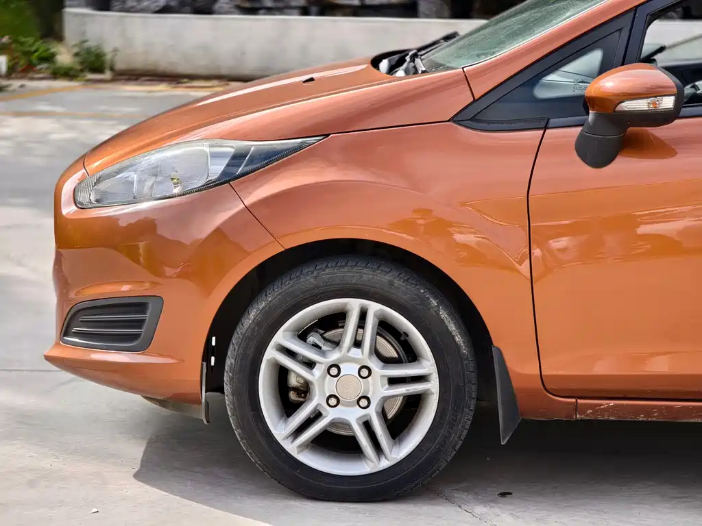 Ford Fiesta 2014 — фото 9