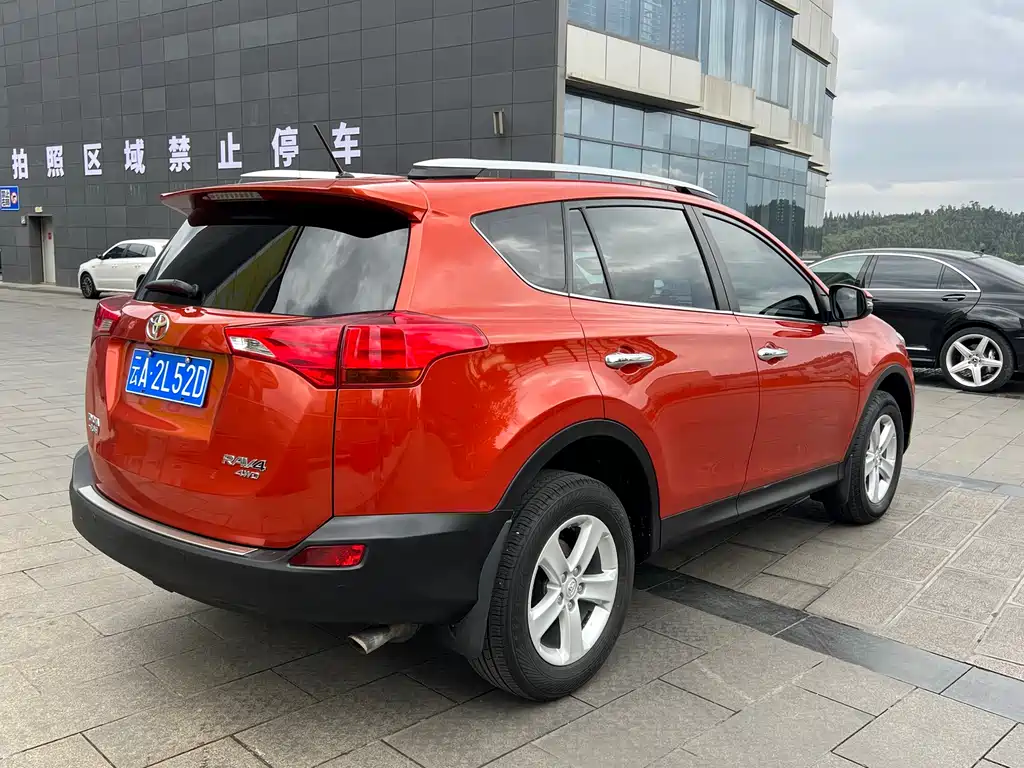 Toyota RAV4 2013 — фото 11