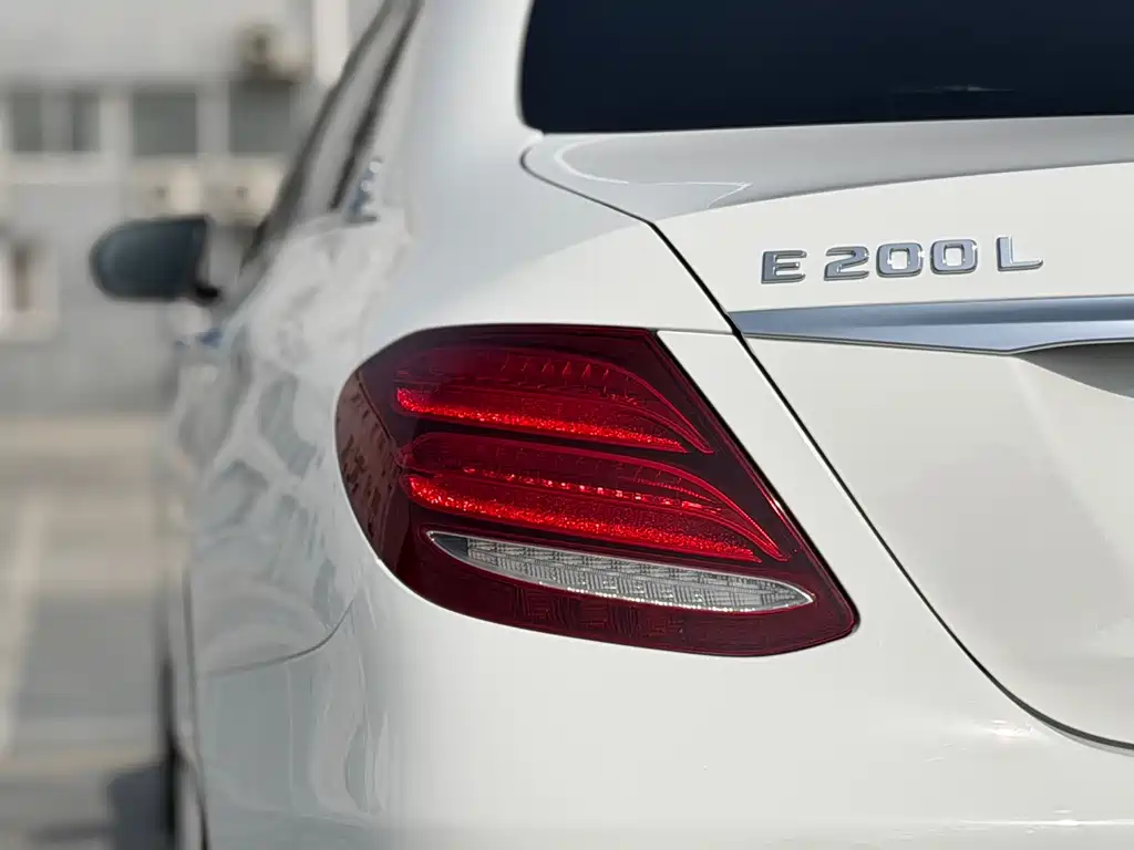 Mercedes-Benz E-Class 2017 — фото 27