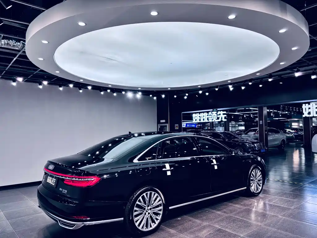 Audi A8 2018 — фото 3