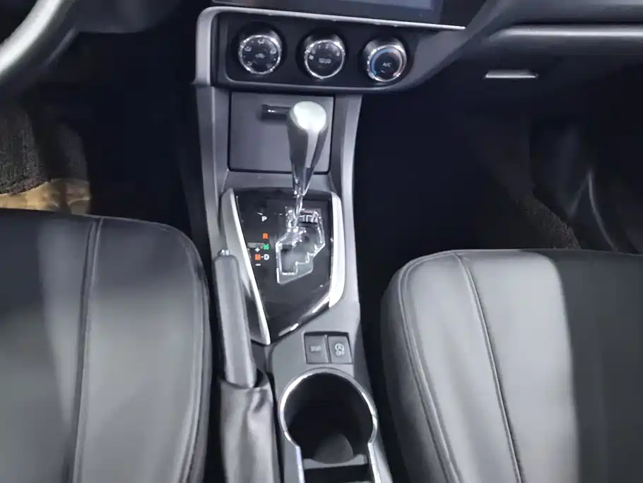 Toyota Corolla 2017 — фото 16