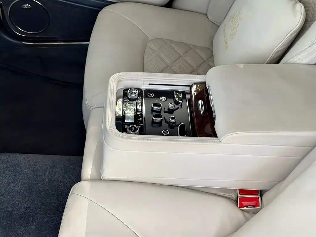 Bentley Mulsanne 2012 — фото 30