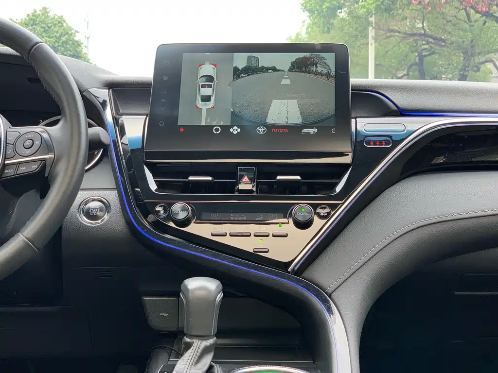 Toyota Camry 2024 — фото 18