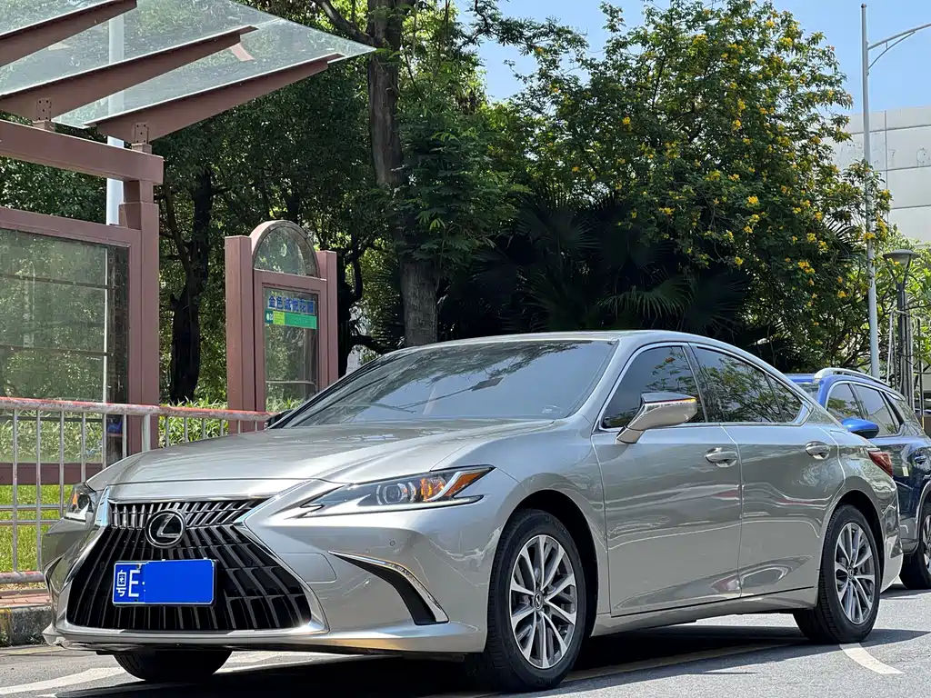 Lexus ES 2023 — фото 7