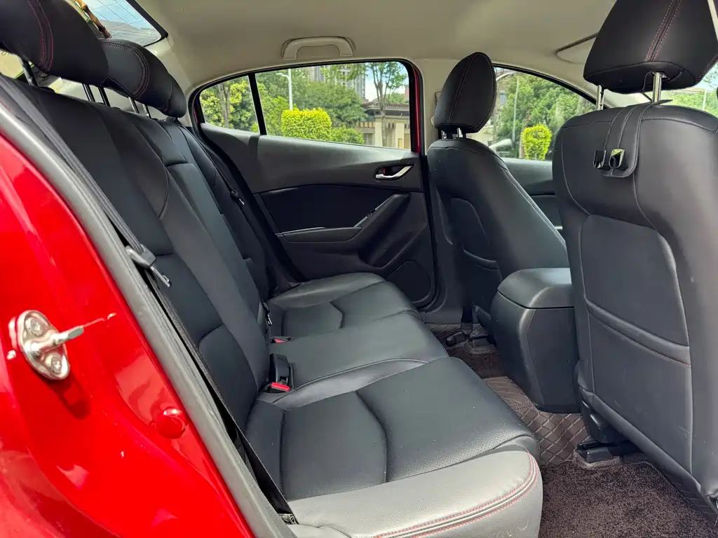 Mazda 3 Angkesela 2015
