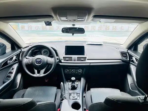 Mazda 3 Axela 2015