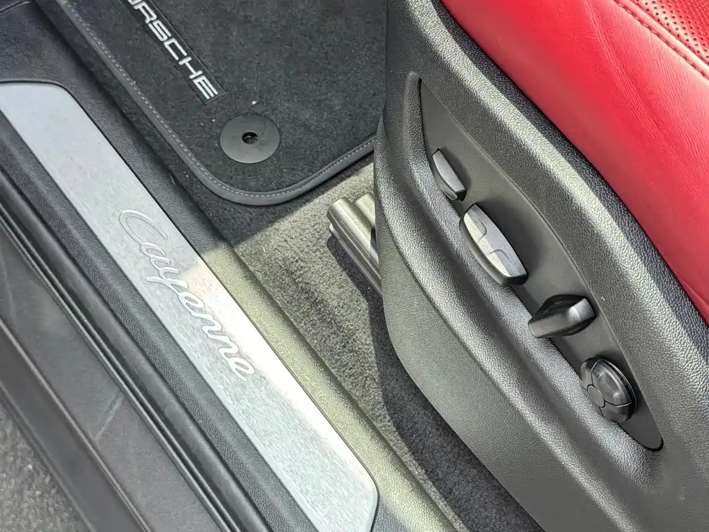 Porsche Cayenne 2019 — фото 19