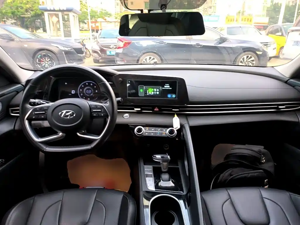 Hyundai Elantra 2021 — фото 10