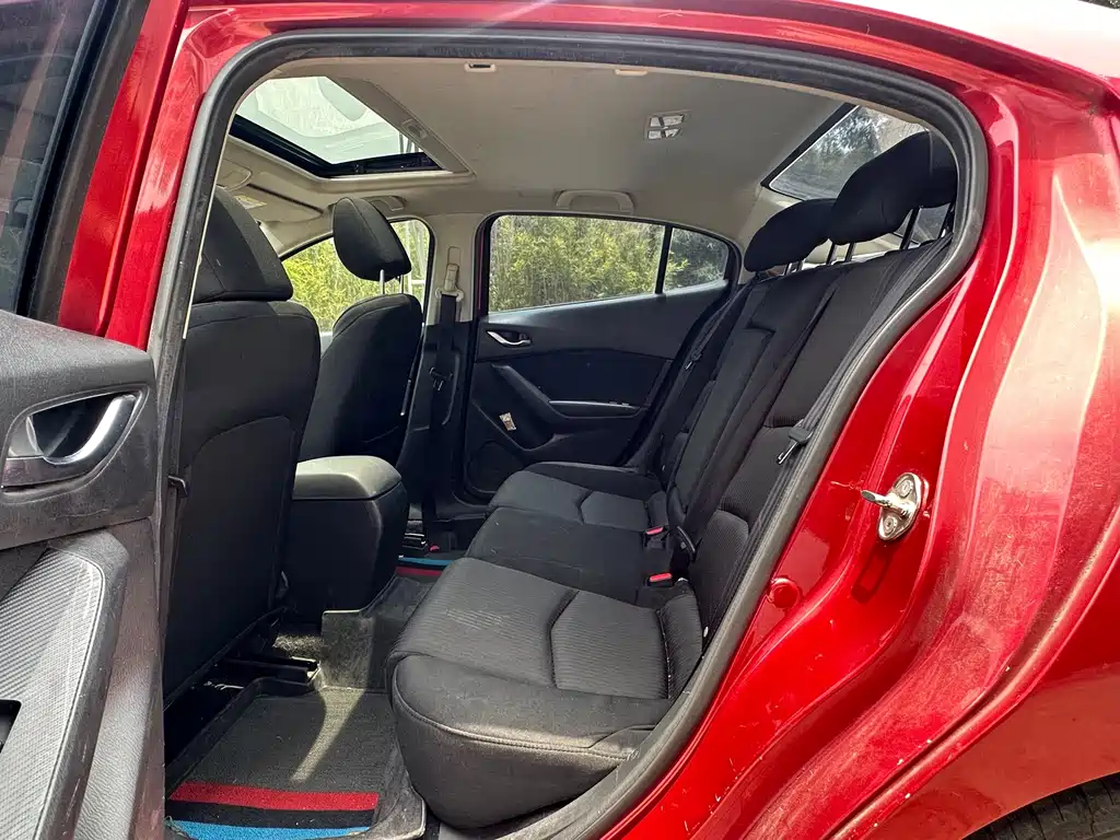Mazda 3 Angkesela 2015