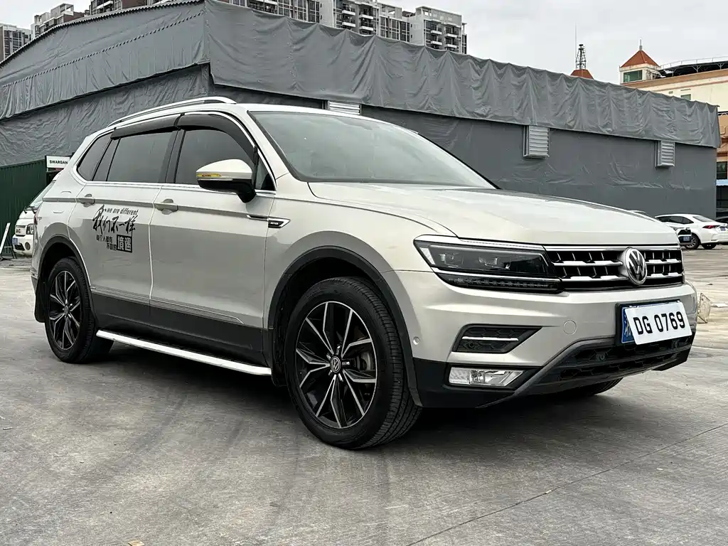 Volkswagen Tiguan L 2017 — фото 12