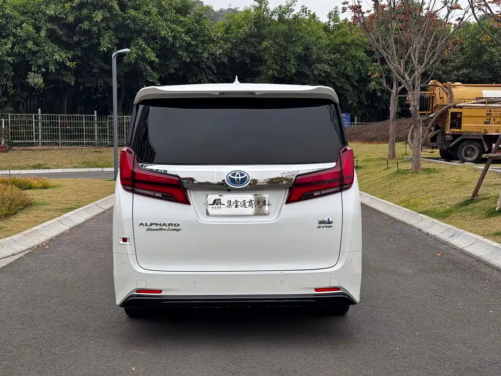 Toyota Alphard 2021 — фото 18