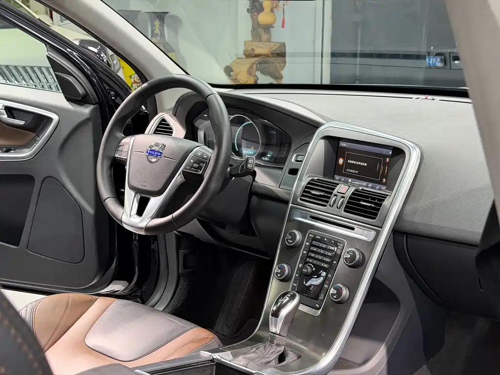 Volvo XC60 2014 — фото 15