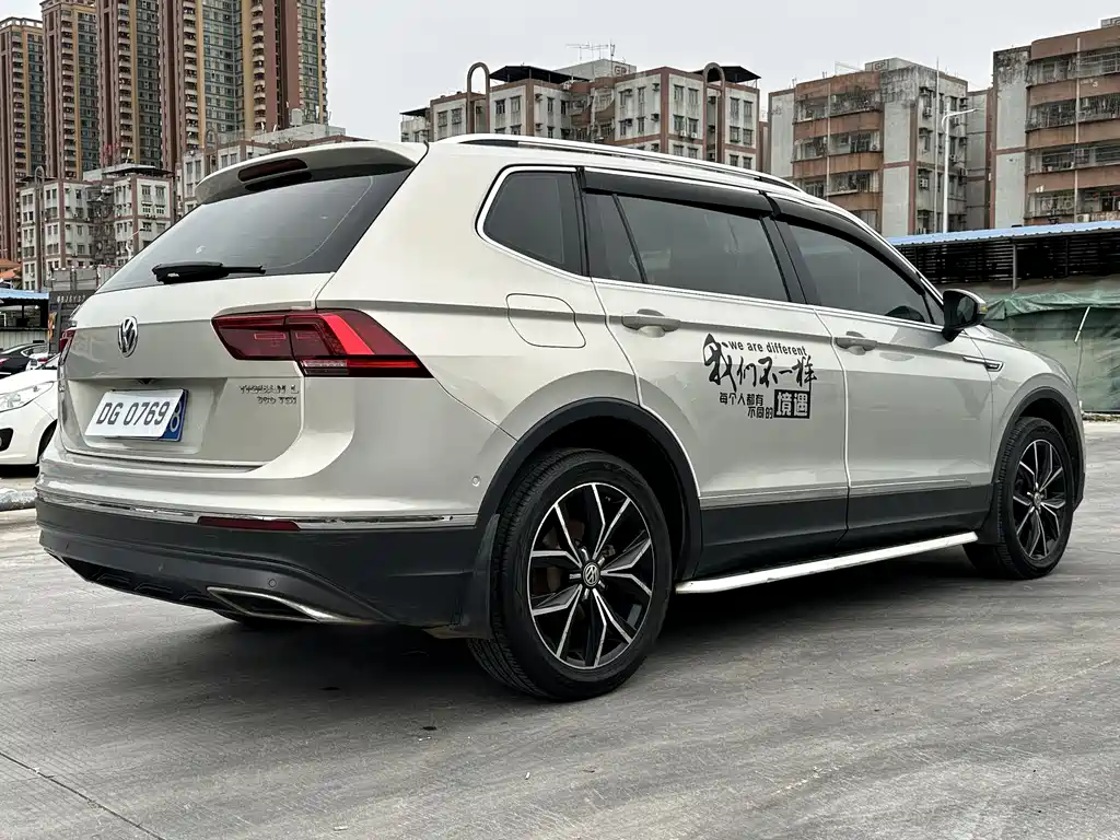 Volkswagen Tiguan L 2017 — фото 18