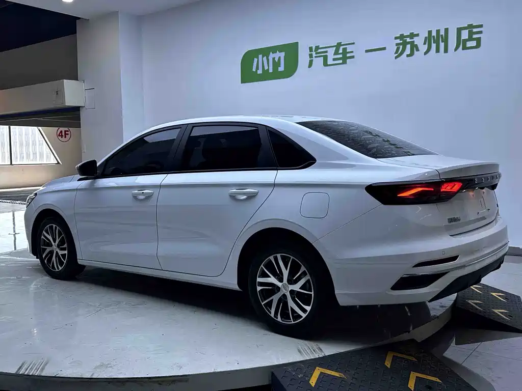 Geely Emgrand 2023