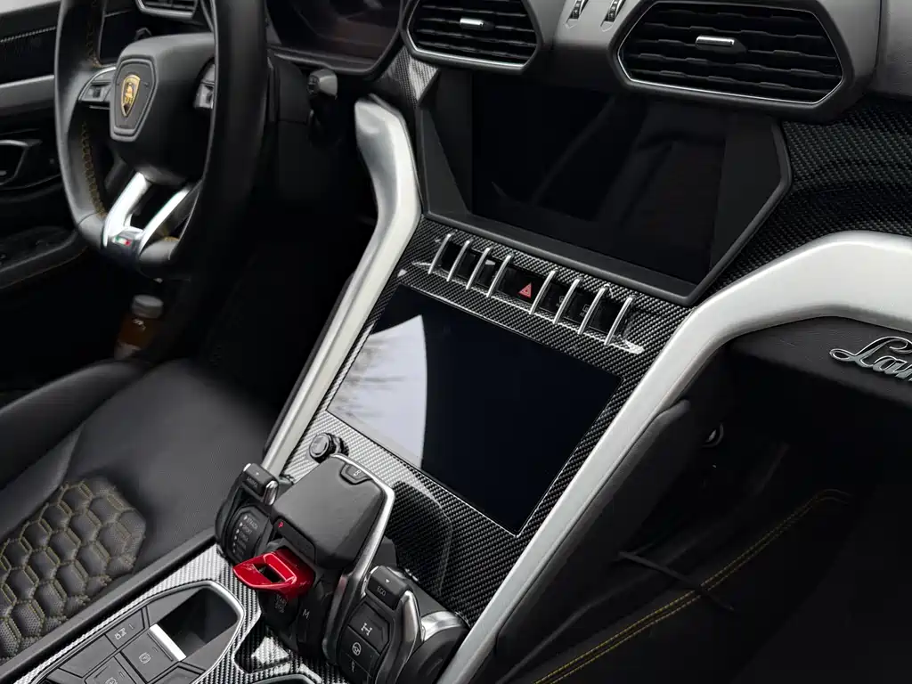 Lamborghini Urus 2019 — фото 11