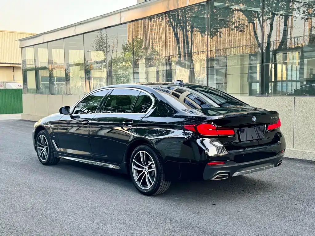 BMW 5 Series 2022 — фото 14