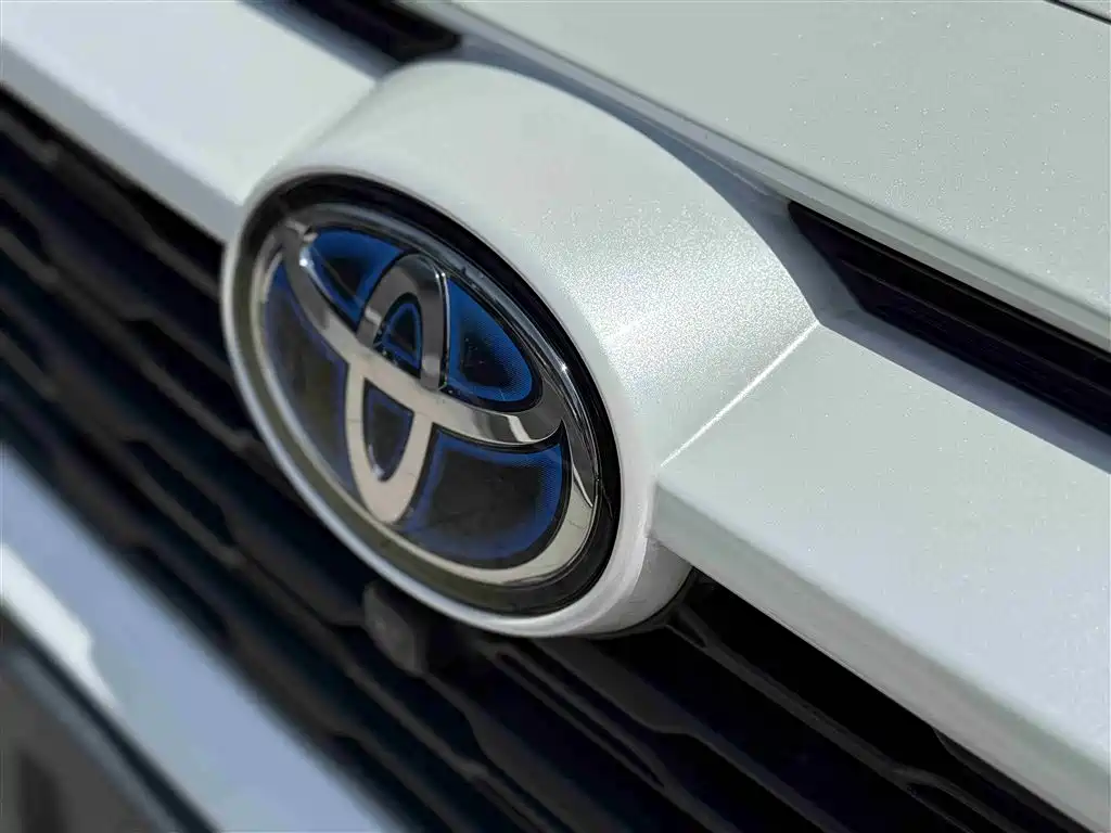 Toyota RAV4 2022 — фото 14