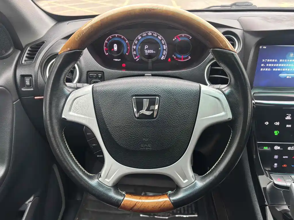 Luxgen Da7 SUV 2015 — фото 8