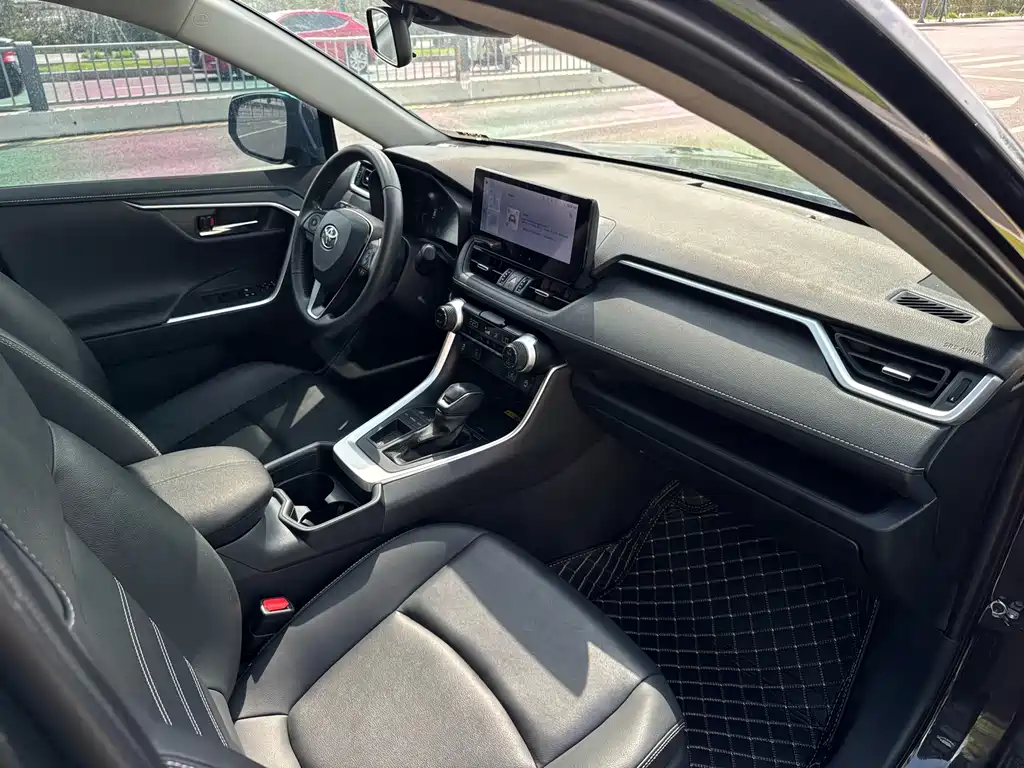 Toyota RAV4 2023 — фото 10