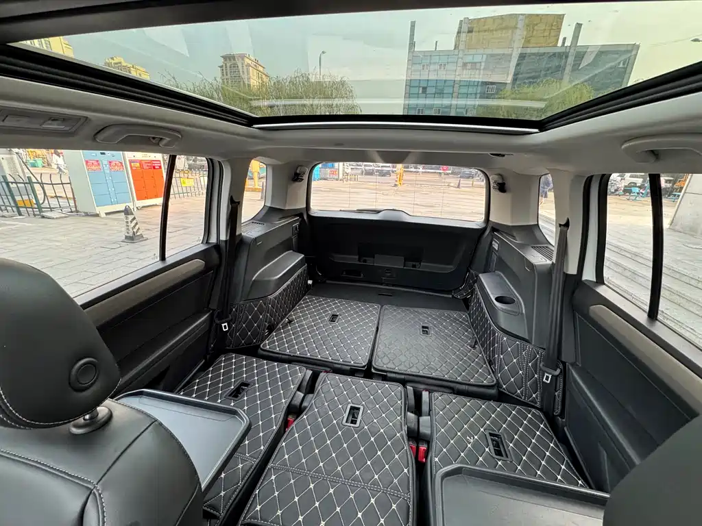 Volkswagen Touran 2019 — фото 10