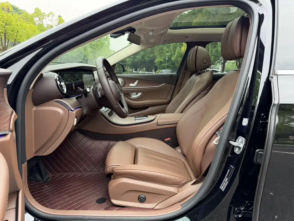 Mercedes-Benz E-Class 2023 — фото 10