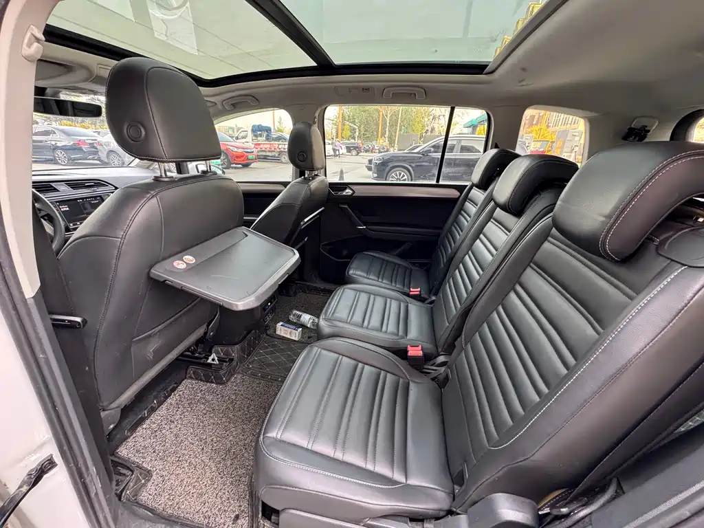 Volkswagen Touran 2019 — фото 13