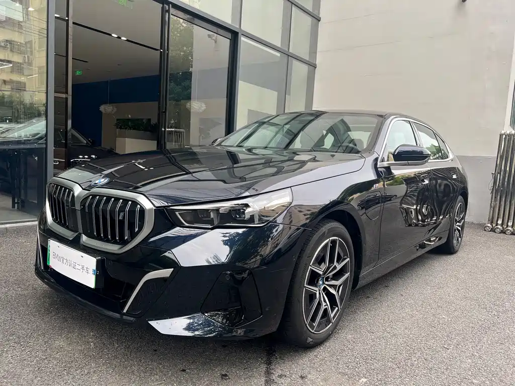 BMW i5 2025 — фото 1
