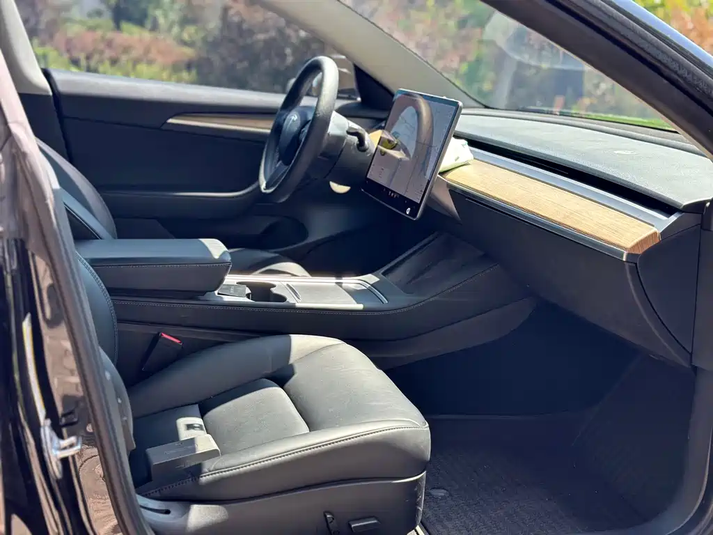 Tesla Model 3 2021 — фото 17