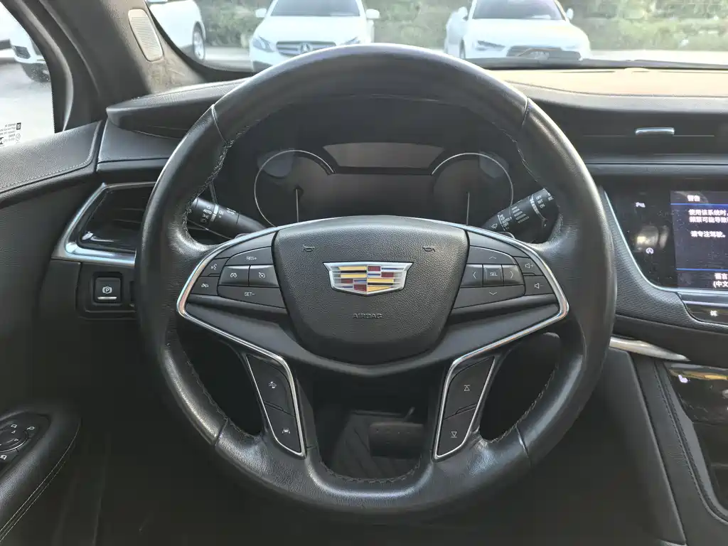 Cadillac XT5 2023 — фото 10
