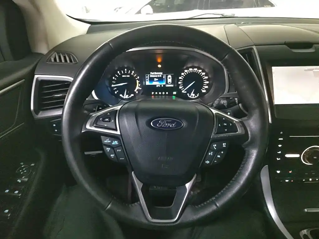 Ford Edge 2017 — фото 11